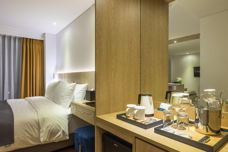 Fine Hotel image
