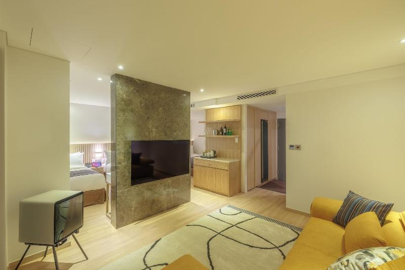 Fine Hotel image