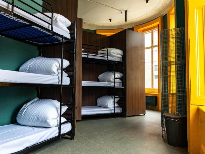 TRIPLE BUNK BED