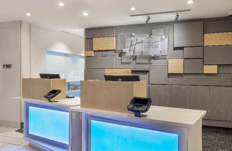 Holiday Inn Express Williamsburg image