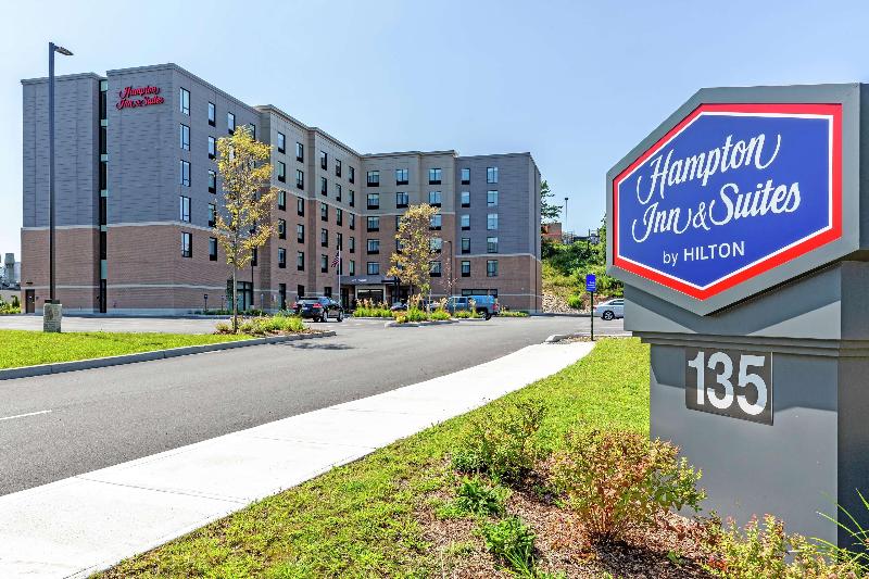 Hampton Inn & Suites Boston/Waltham, MA