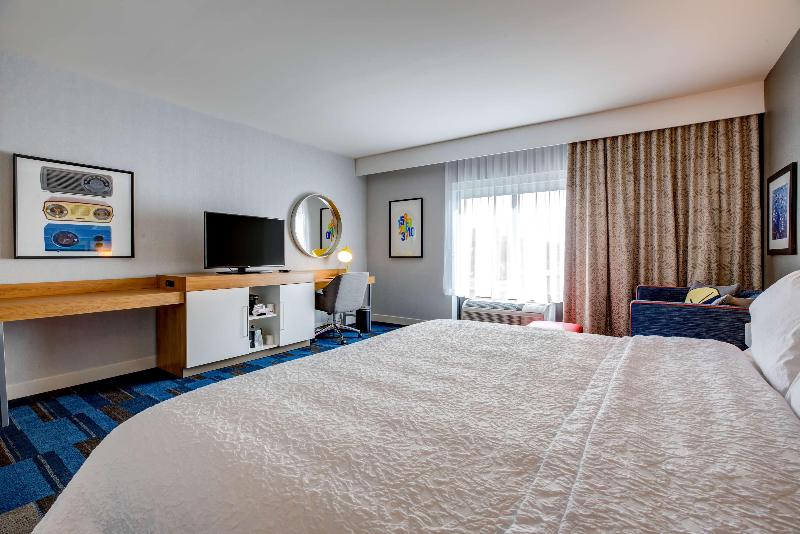 Hampton Inn Boston/Waltham image