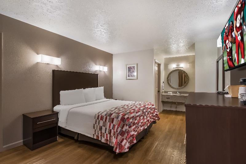 Red Roof Inn Crossville image