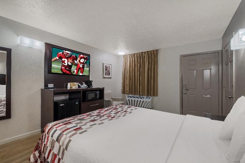 Red Roof Inn Crossville image