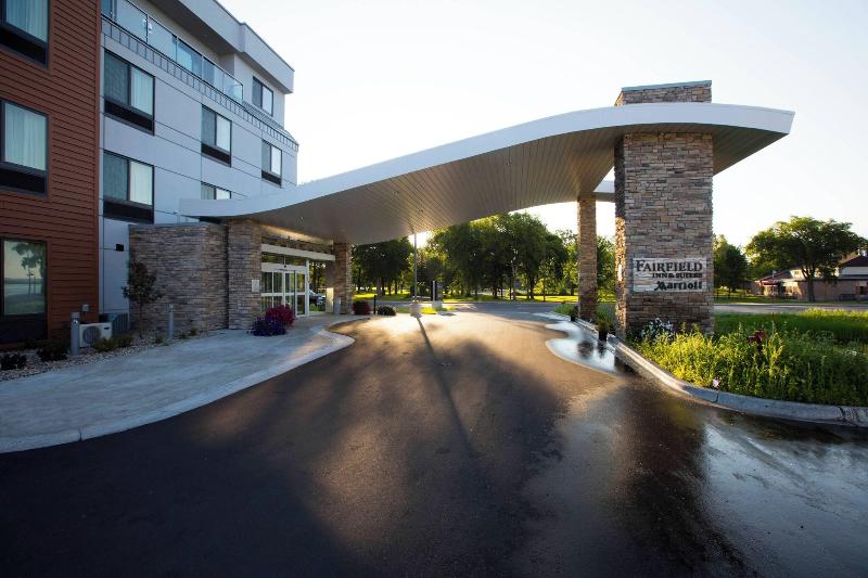 Fairfield Inn & Suites Detroit Lakes image