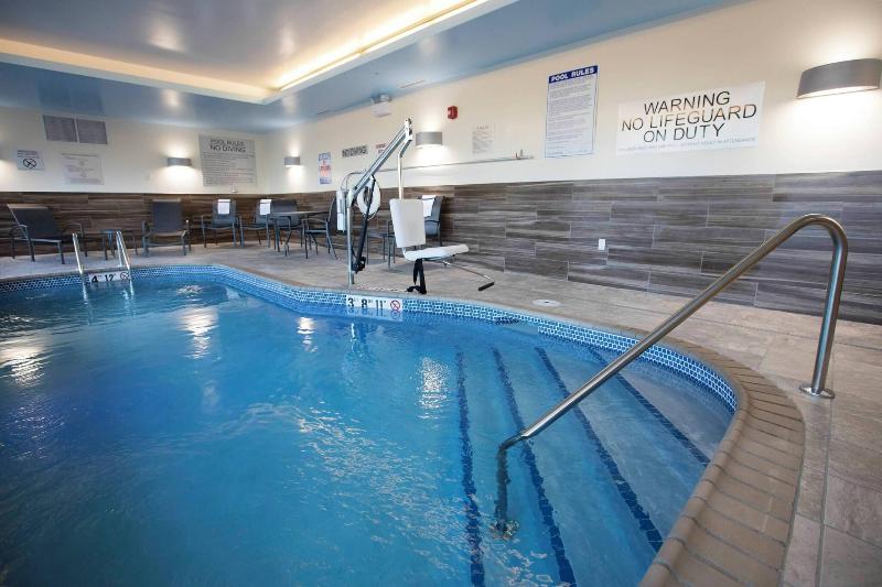 Fairfield Inn & Suites Detroit Lakes image