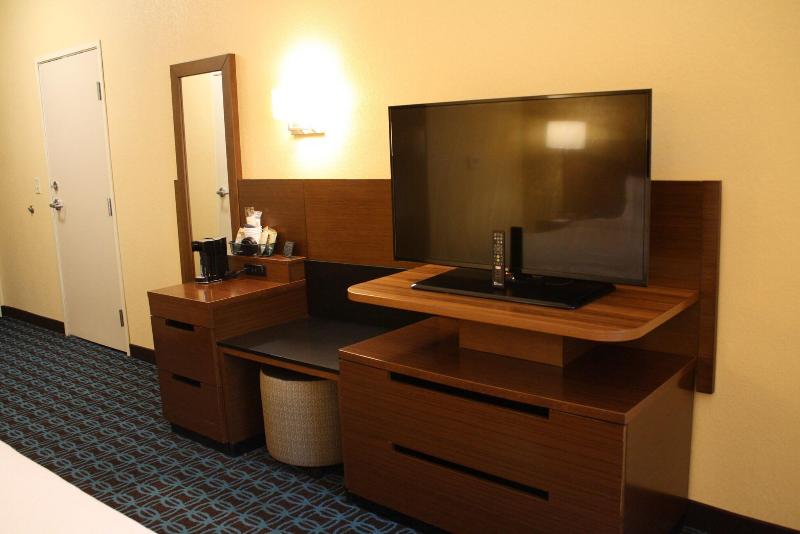 Fairfield Inn & Suites Detroit Lakes image