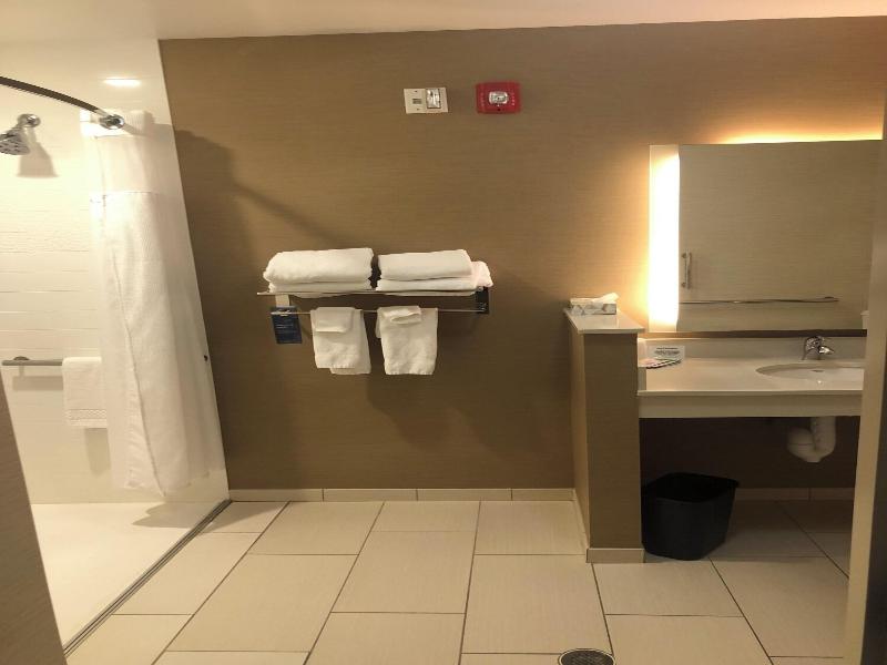 Fairfield Inn & Suites Detroit Lakes image