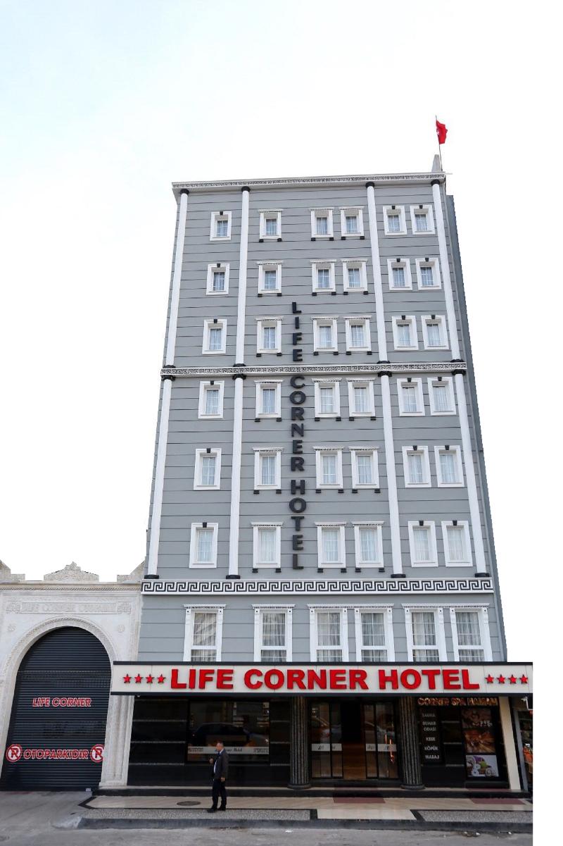 Life Corner Hotel