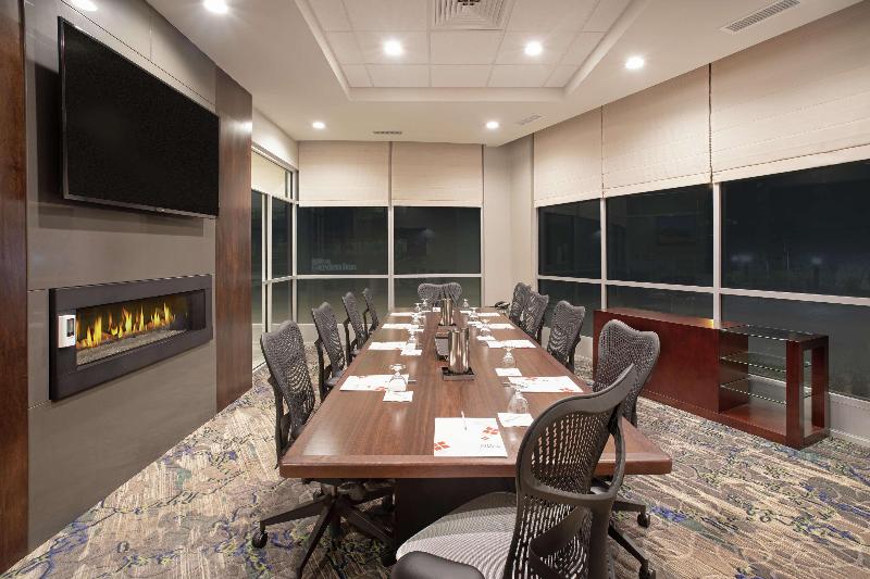 Hilton Garden Inn Omaha Aksarben Village image
