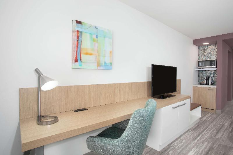 Hilton Garden Inn Omaha Aksarben Village image