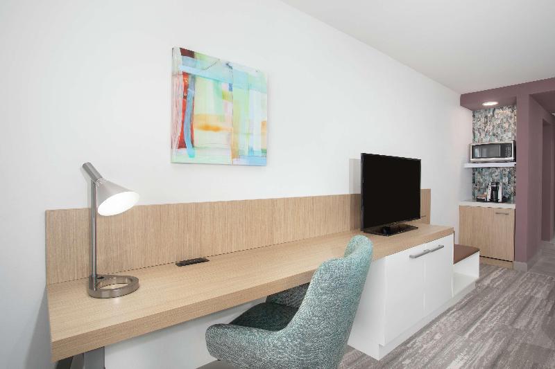 Hilton Garden Inn Omaha Aksarben Village image
