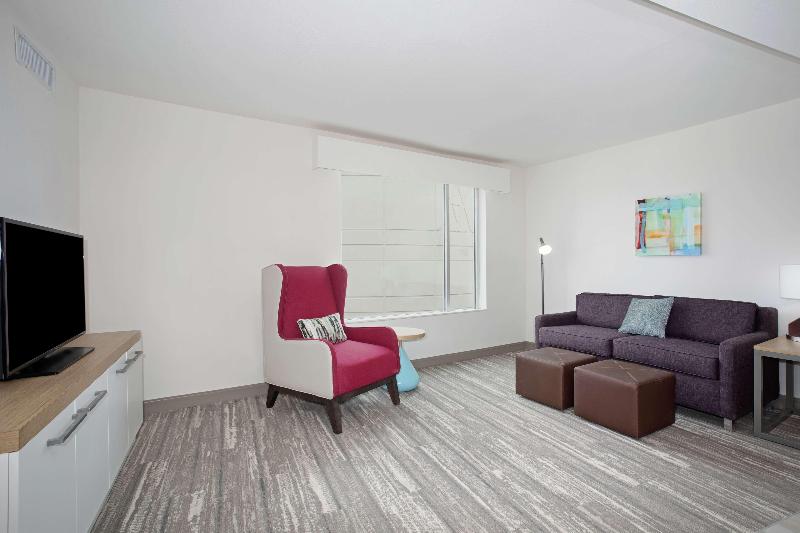 Hilton Garden Inn Omaha Aksarben Village image