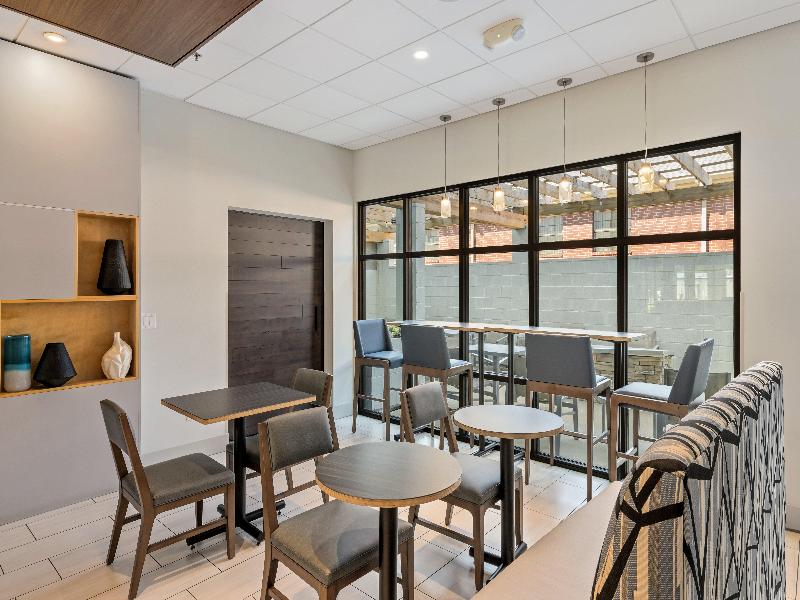 Holiday Inn Express and Suites White Hall
