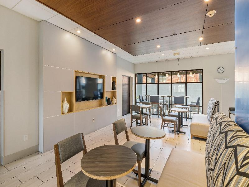 Holiday Inn Express and Suites White Hall