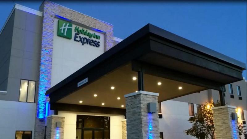 Holiday Inn Express and Suites White Hall image