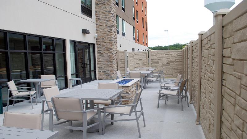 Holiday Inn Express and Suites White Hall image