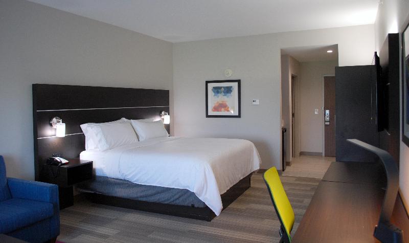 Holiday Inn Express and Suites White Hall image