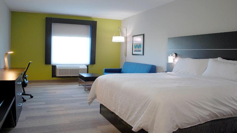 Holiday Inn Express and Suites White Hall image