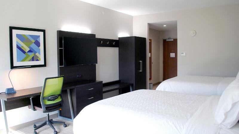 Holiday Inn Express and Suites White Hall image
