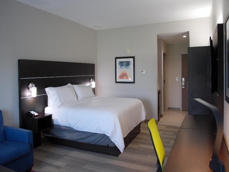 Holiday Inn Express and Suites White Hall image