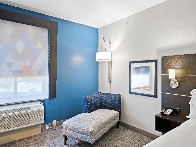 Holiday Inn Express and Suites White Hall image