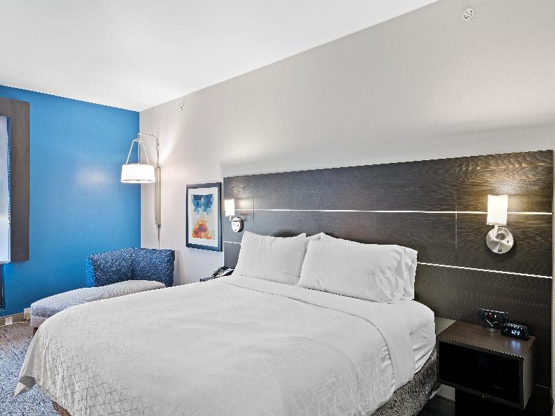 Holiday Inn Express and Suites White Hall image