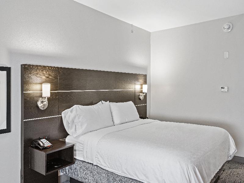 Holiday Inn Express and Suites White Hall image