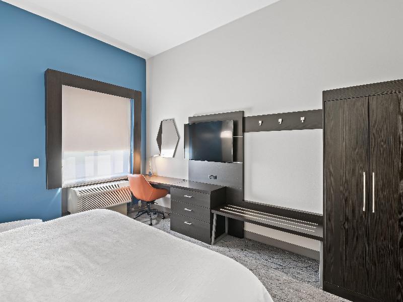 Holiday Inn Express and Suites White Hall image