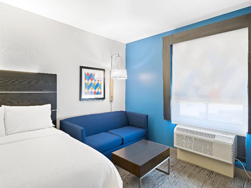 Holiday Inn Express and Suites White Hall image