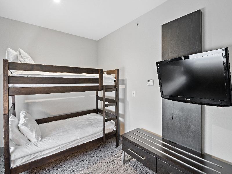 Holiday Inn Express and Suites White Hall image