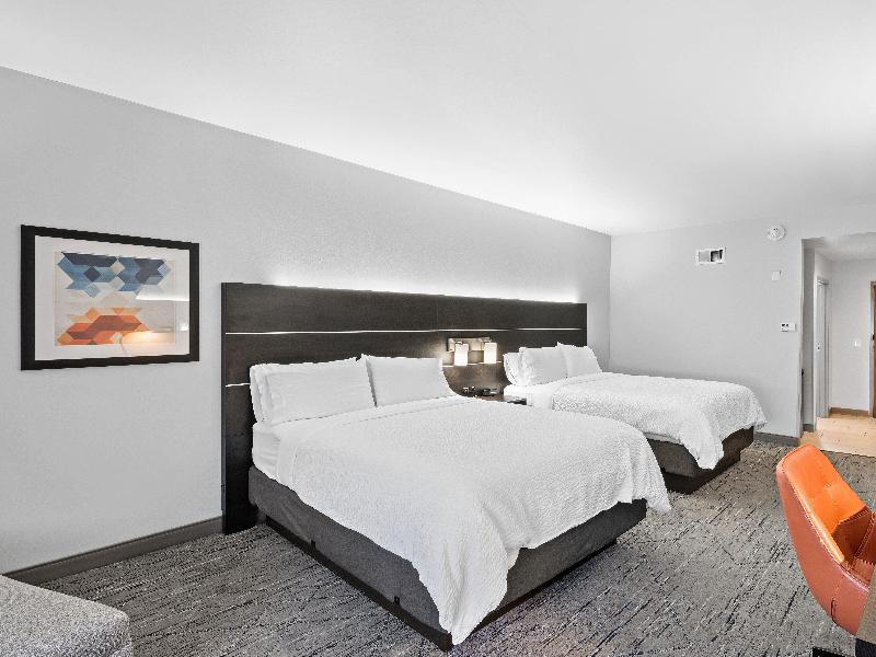 Holiday Inn Express and Suites White Hall image