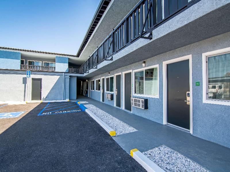 Azul Inn & Suites image