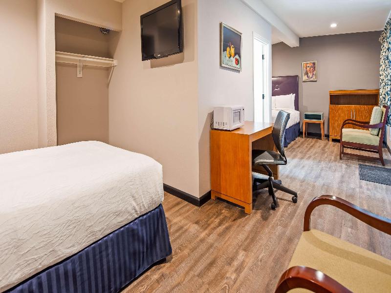 Azul Inn & Suites image