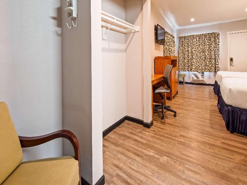 Azul Inn & Suites image