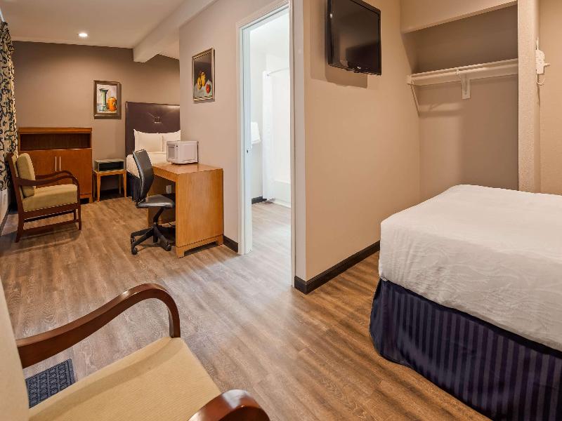 Azul Inn & Suites image