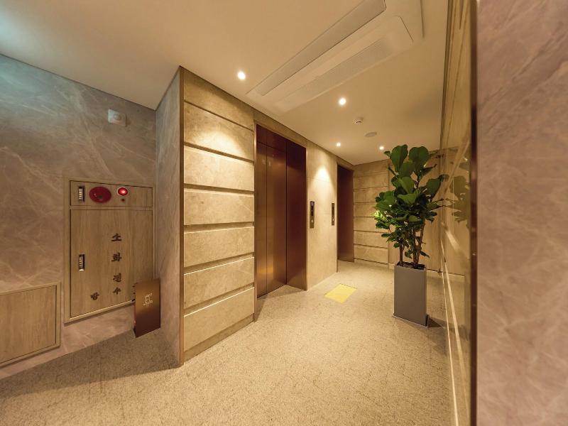 Capace Hotel  image
