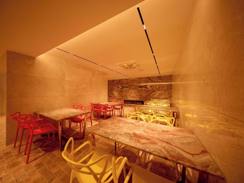 Capace Hotel  image