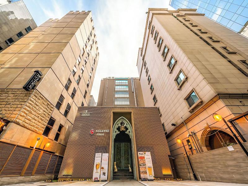 Capace Hotel  image