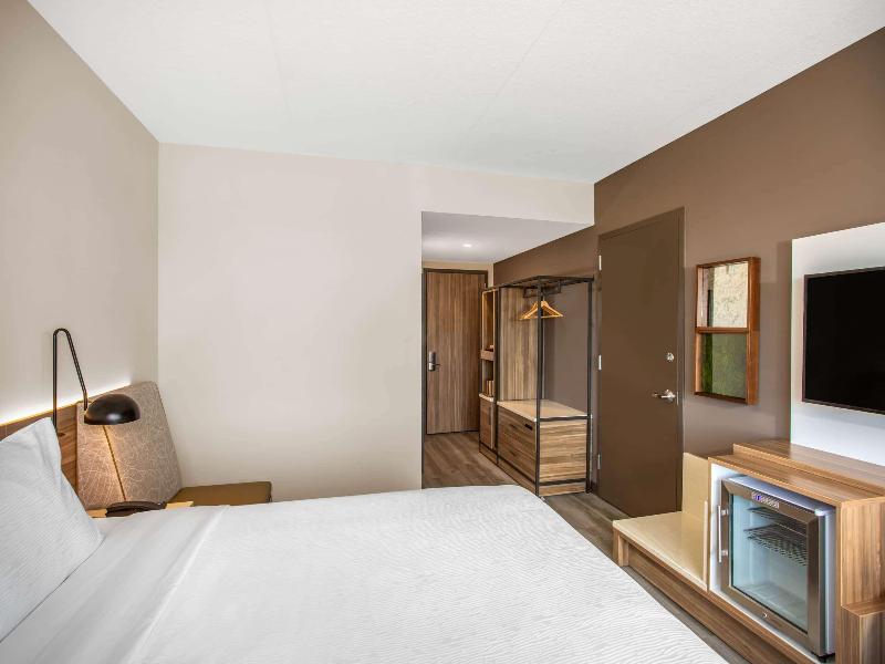 Wyndham Garden Ft Lauderdale Airport Cruise Port image