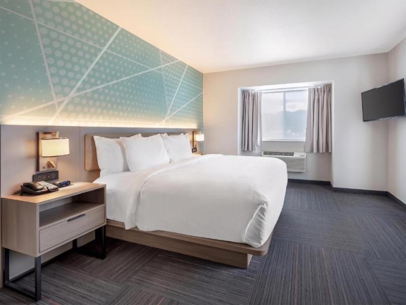 SUITE KING BED NON SMOKING