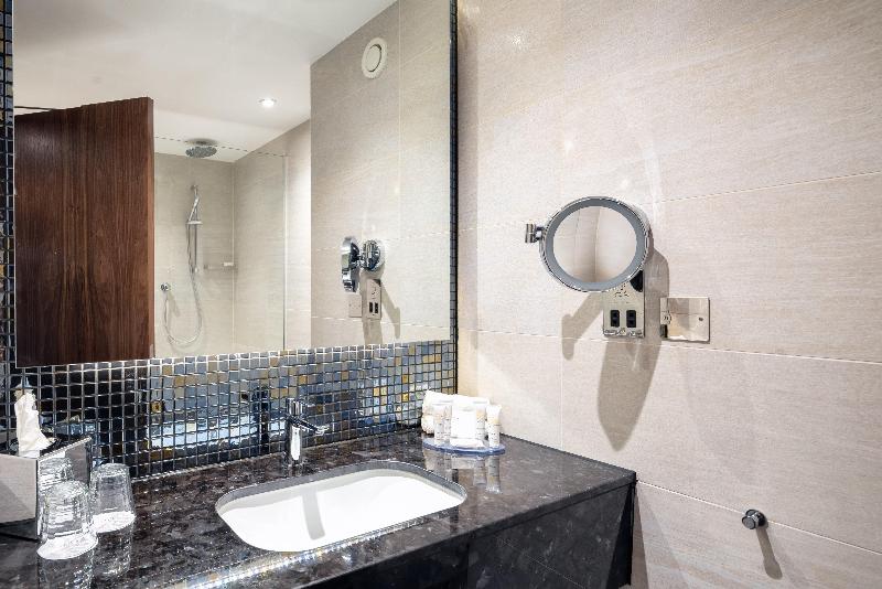 Crowne Plaza London Heathrow T4 image