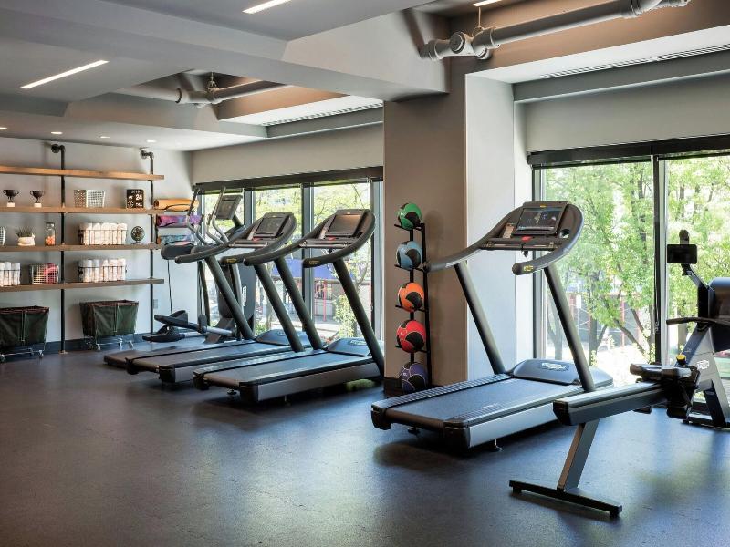 Moxy Chicago Downtown image