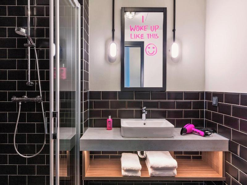 Moxy Duesseldorf South image
