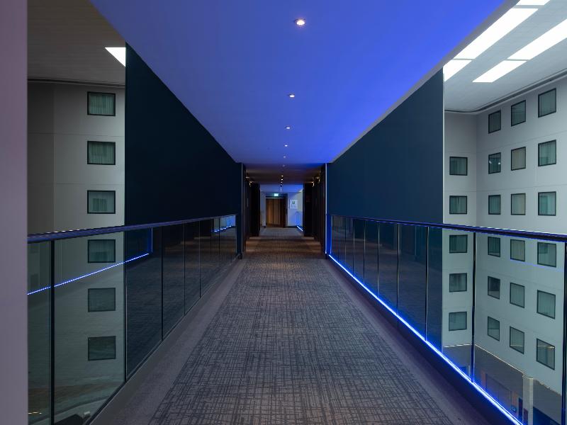 Holiday Inn Express London Heathrow T4 image
