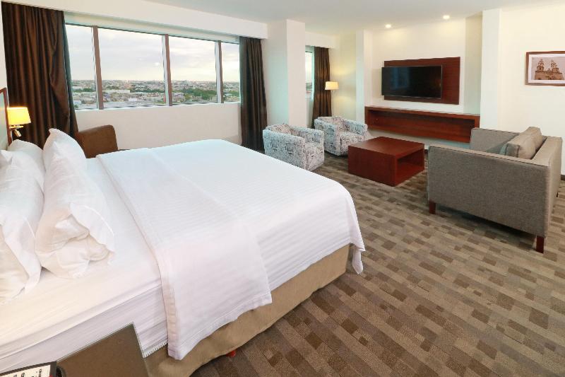 Holiday Inn & Suites Leon Plaza Mayor image