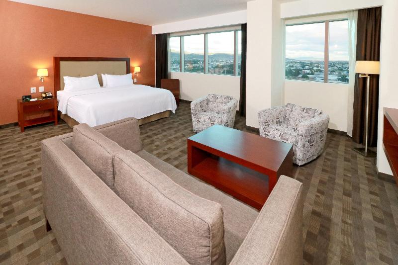 Holiday Inn & Suites Leon Plaza Mayor
