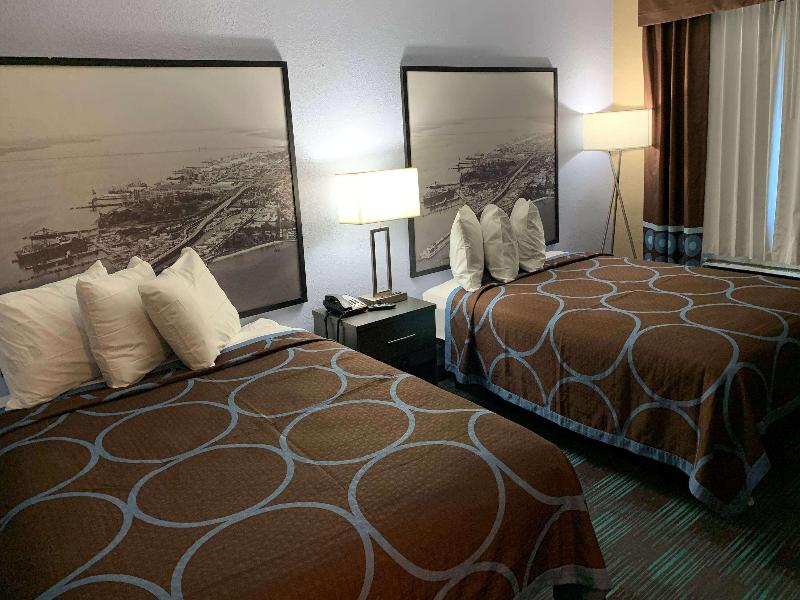 Super 8 by Wyndham Newport News image