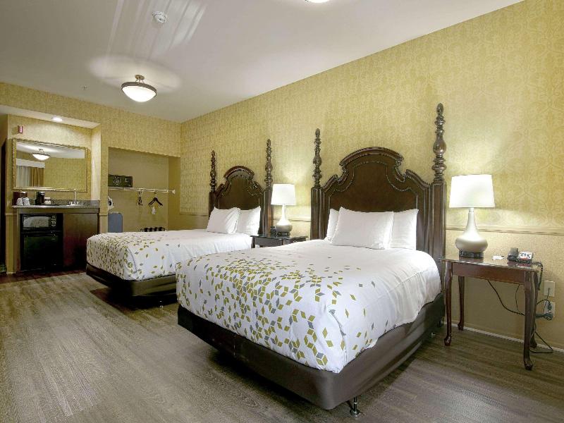 Azure Hotel & Suites Ontario, A Trademark Collecti image