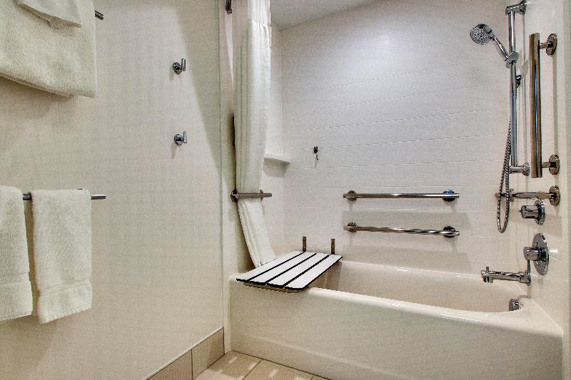 Holiday Inn Express & Suites Findlay North photo 12